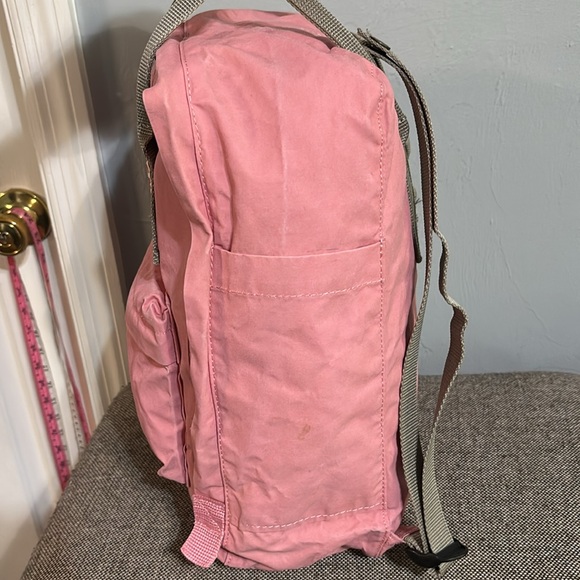 Fjällräven Kånken Pink Backpack - Picture 4 of 16